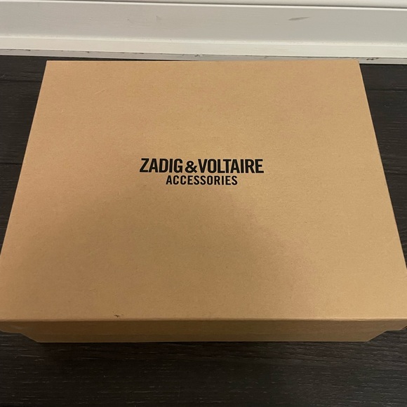 Zadig and Voltaire Chrome Low Boots
Size 6
Brand new with box and dust bags - Picture 8 of 9
